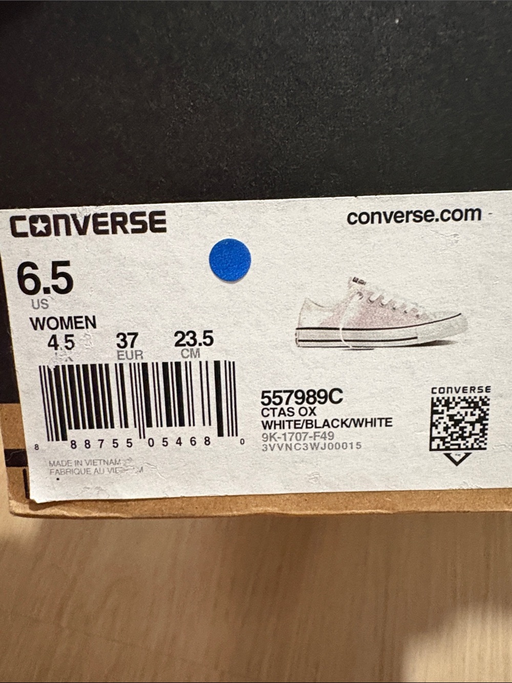 Like new , worn once, Converse Women’s CTAS OX White/Black Low-Top Sneakers
